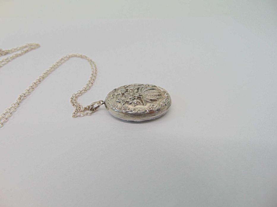 Lant lung si pandantiv model floral din argint