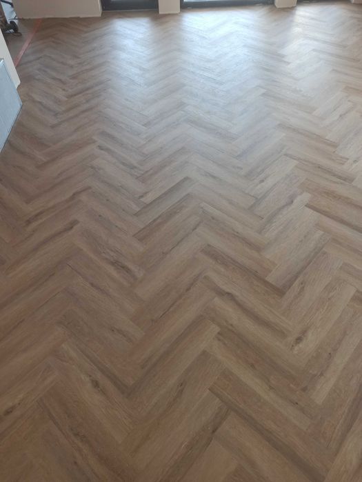 Montaj mocheta, parchet, SPC, LTV, Herringbone