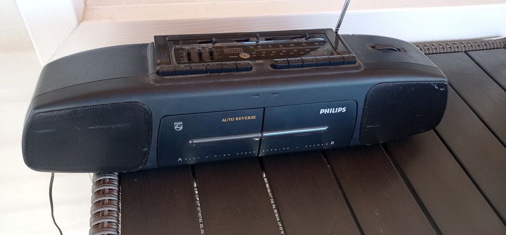 Radiocasetofon stereo Philips. Funcționează casetofonul, fără radio.
