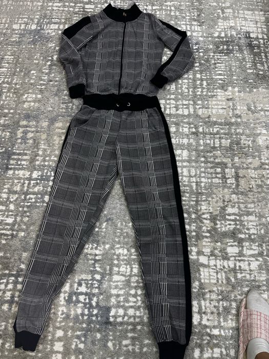 Женский спортивный костюм