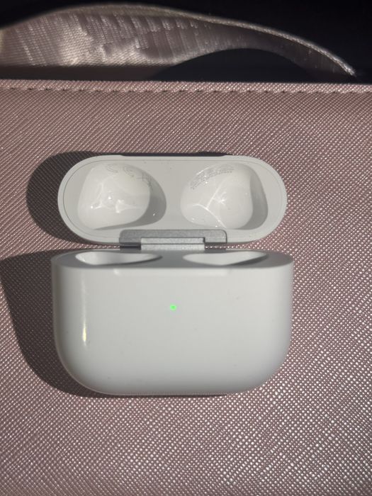 Кутия от Airpods 4