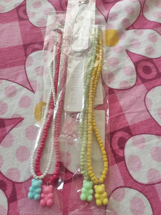 Ръчно изработени.Колие и обеци с мече и захаросано мече на корда.