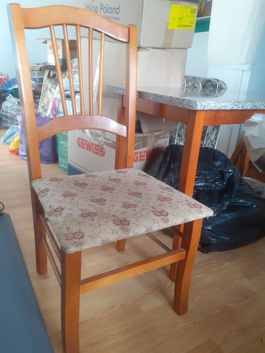 Vând Masă cu 4 scaune, impecabile