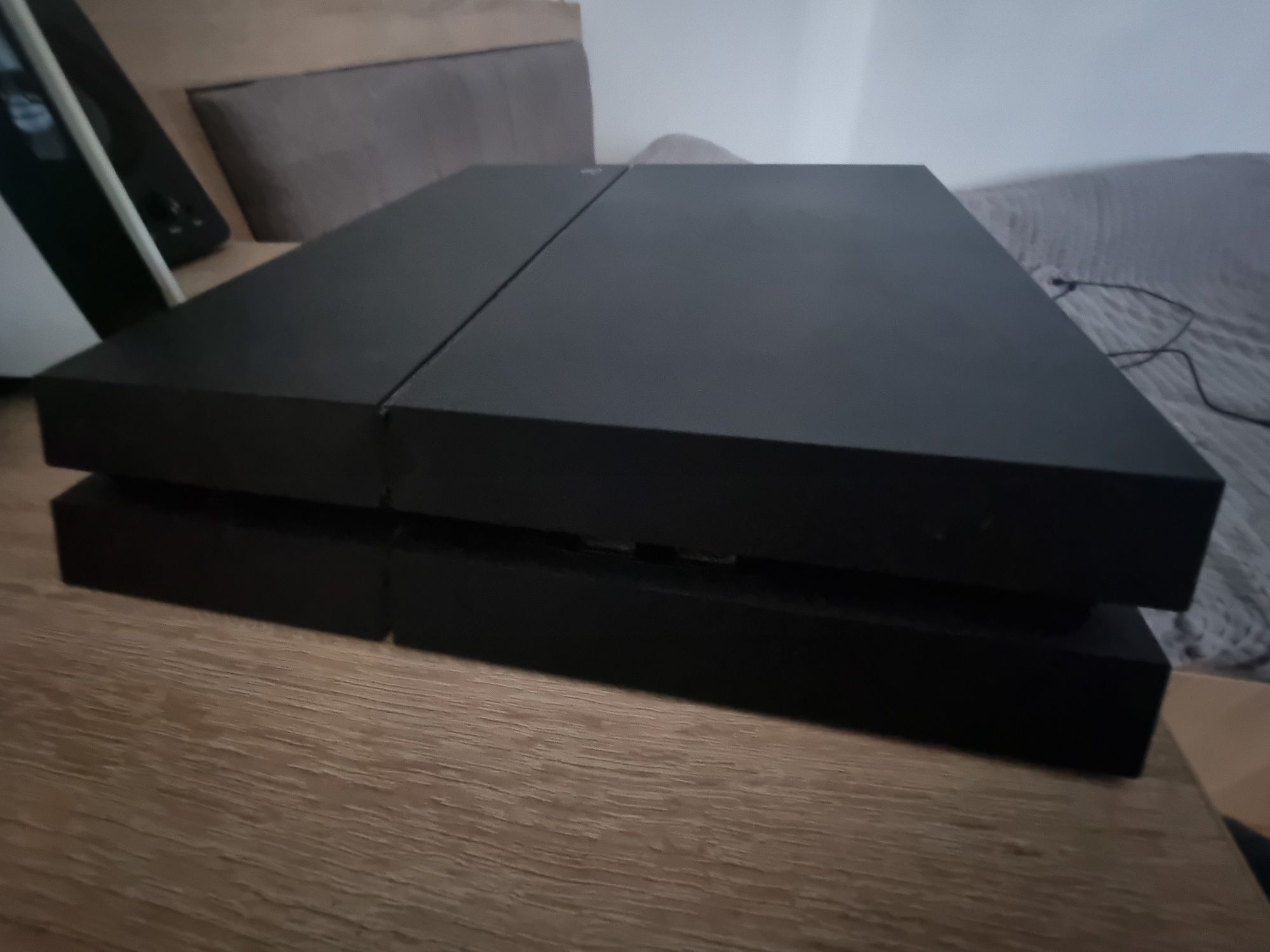 PS4 Normal 500 GB+ 2 controlere+charging dock