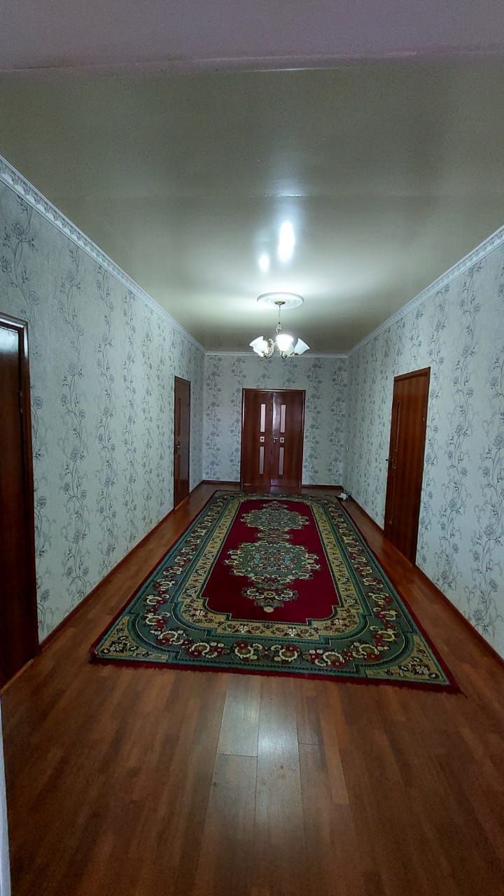 Үй сатылады,5 бөлмелі КБИ, Байтақ көш, 9 үй. Саудасы бар.Септик бар.