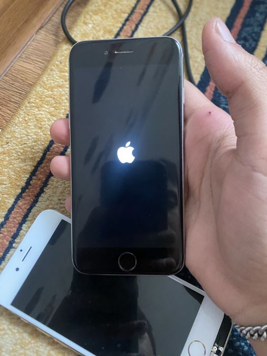 Продам два iPhone 6