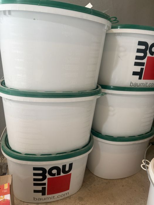 Tencuiala decorativa alba