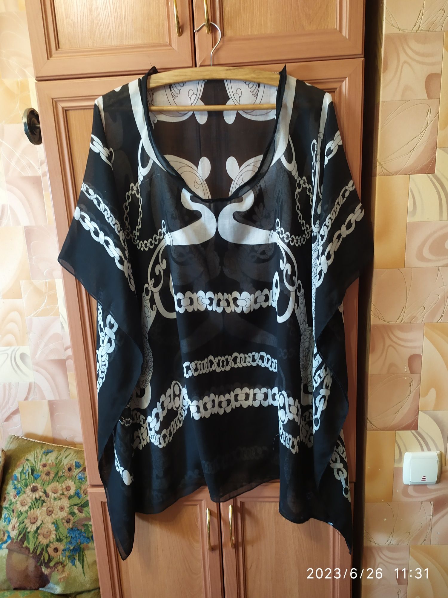 Парео, туники разные, накидки.