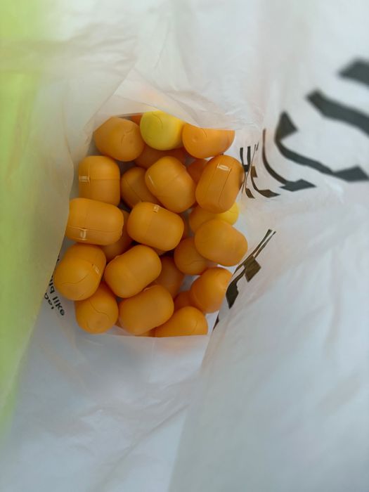 Празни капсули от Киндер яйца