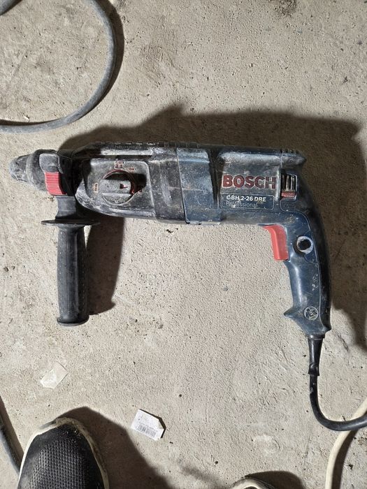 makita filetanta cu acumulator și rotopercutor Bosch