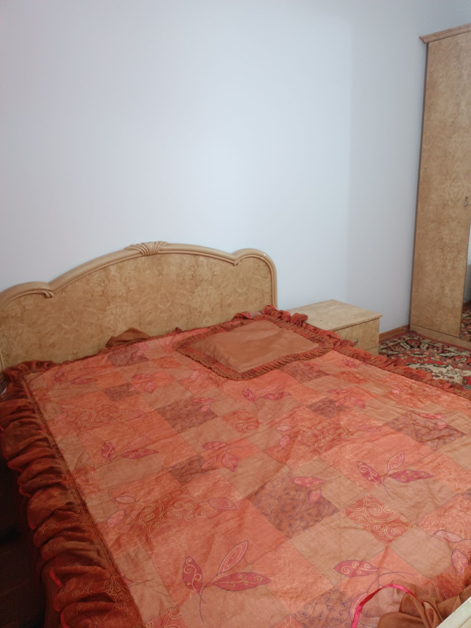 Срочно продам кровать и 2 тумбы