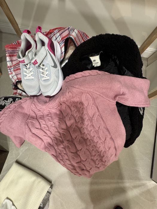 Отдам даром сумку детских и женских веще