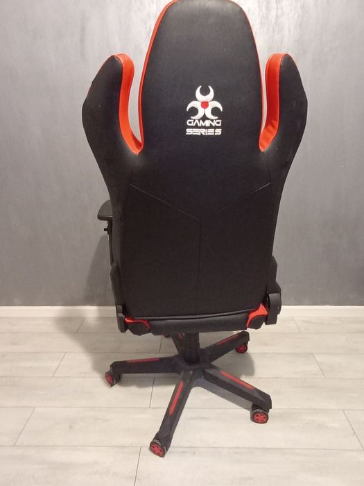 Vând scaune de gaming myria