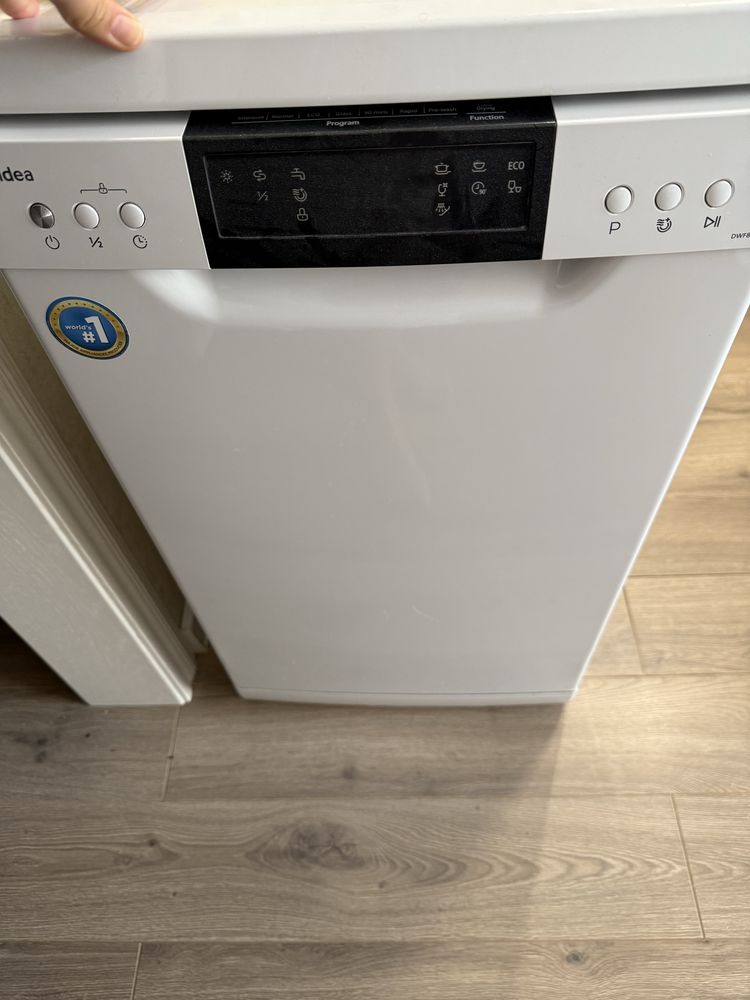 Продается отличная посудамойка Midea