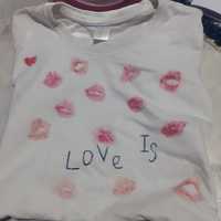 Продаю футболка с надписью Love Is