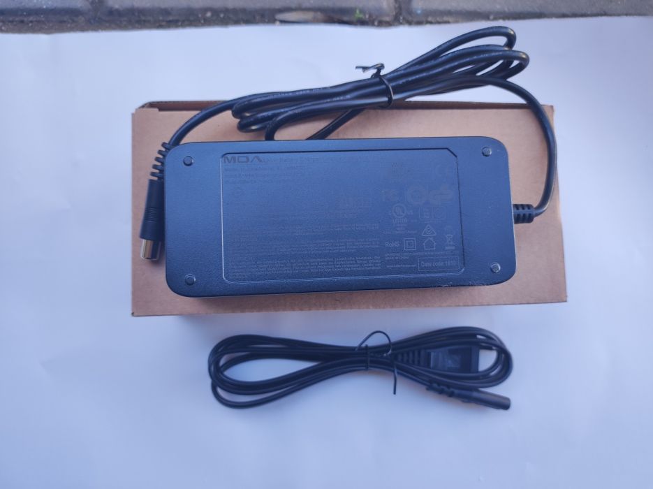 Универсално зарядно 42v. 2A.