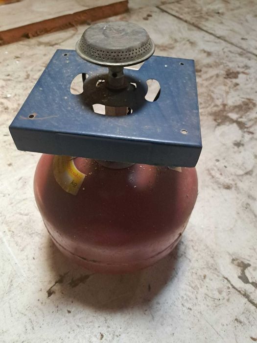 Aragaz Camping cu butelie, cort de 4 persoane