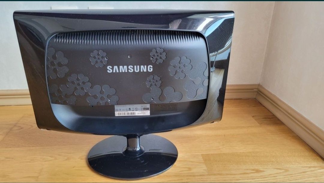Продаю монитор Samsung