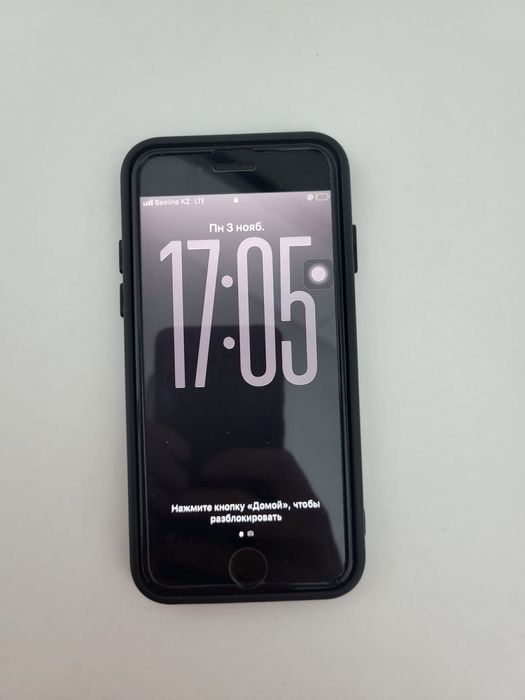 Продам айфон se 2020 года