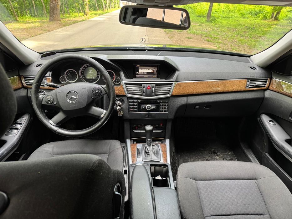 Vând Mercedes E class 2010
