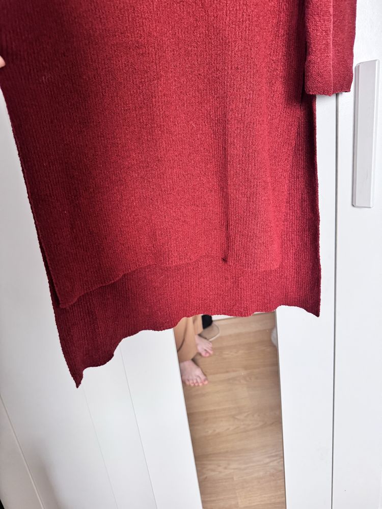 Rochita cu maneci decupate din tricot