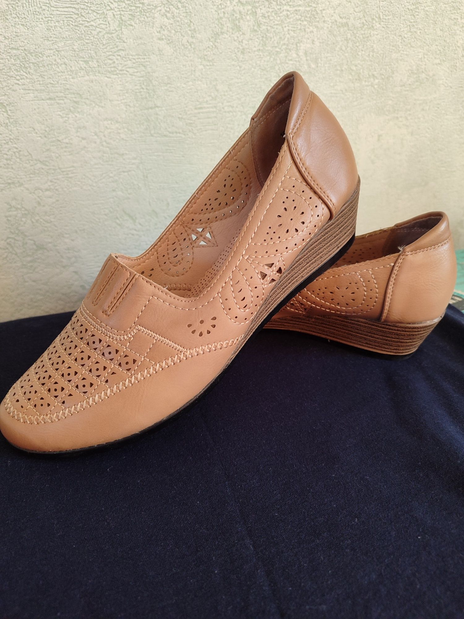 Продам женские туфли
