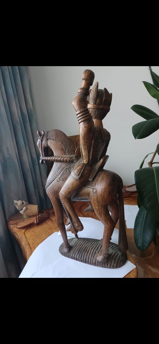 Statueta sculptată în lemn de 60 cm !