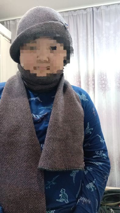 Продается б/у шапка с шарфом.Россия.