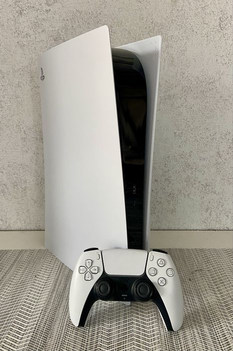 Конзола PS5 Disc Edition + Игра