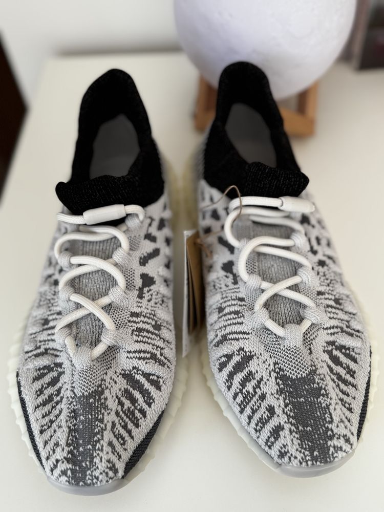 Adidas Yeezy Boost 350 V2 Panda