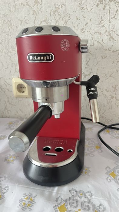 Кофемашина De’Longhi Dedica EC685.R