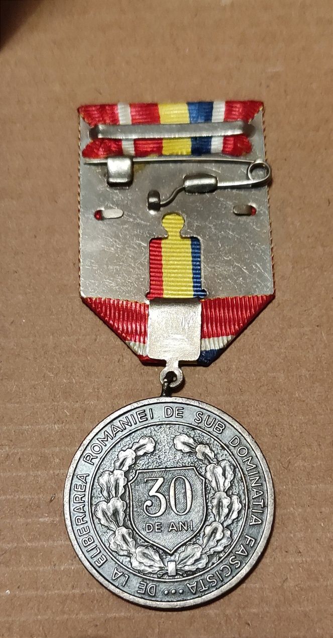 Decoratii si medalii comuniste