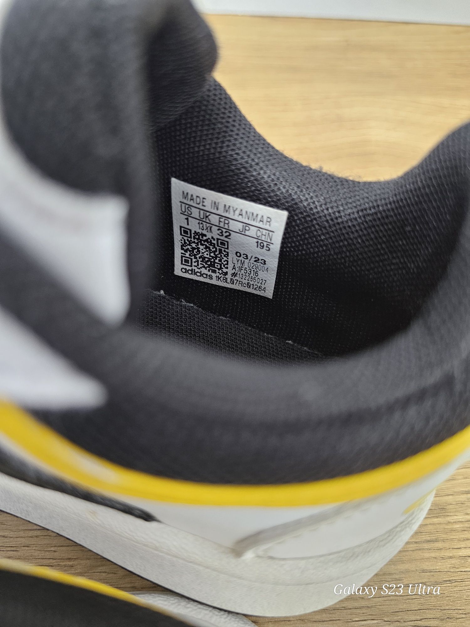 Обувки/маратонки Adidas