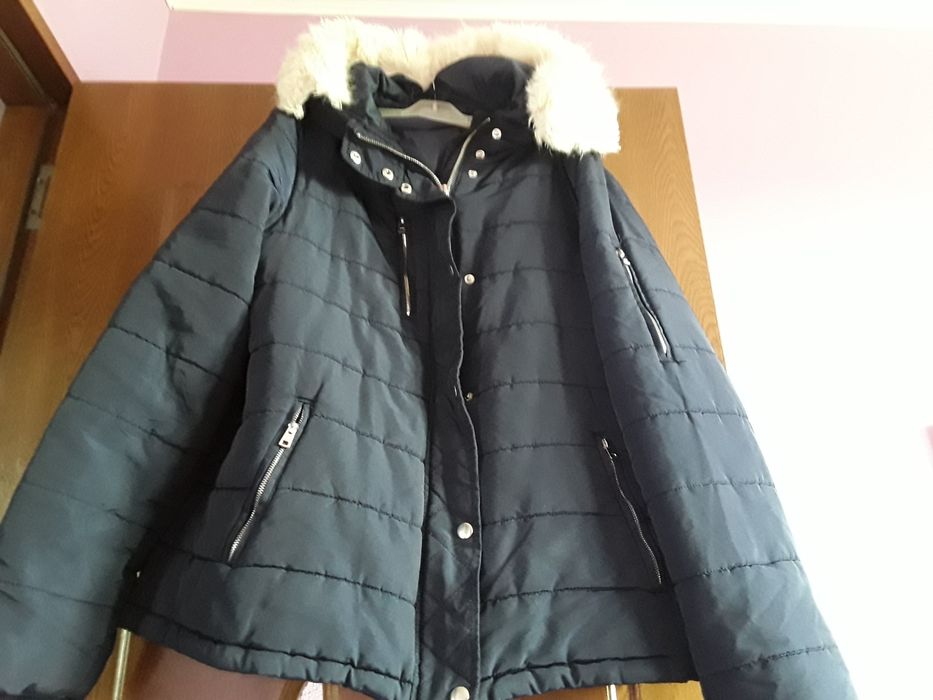 Vând Geacă Damă cu Glugă si Blăniță Mărimea XL
