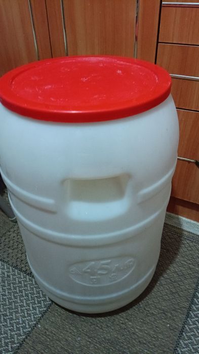 Продам капроновый бак на 45 литров  для  воды 3000