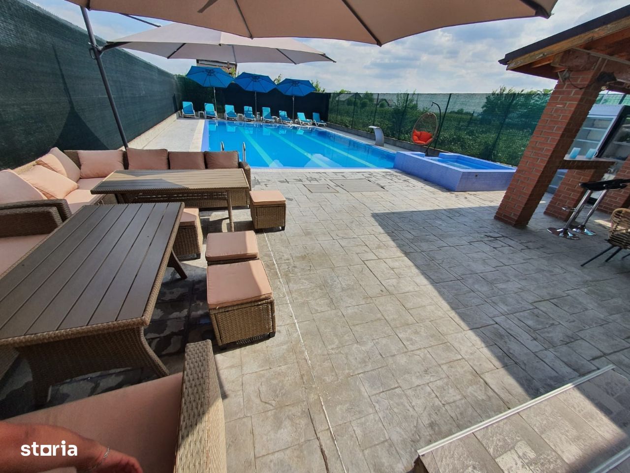 Locatie evenimente/petreceri la piscina, jacuzzi, piscina interioara