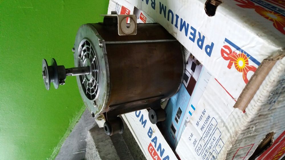 Електромотор момофазен