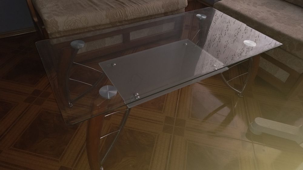 Стъклена холна маса