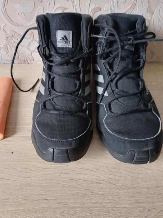 Маратонки адидас