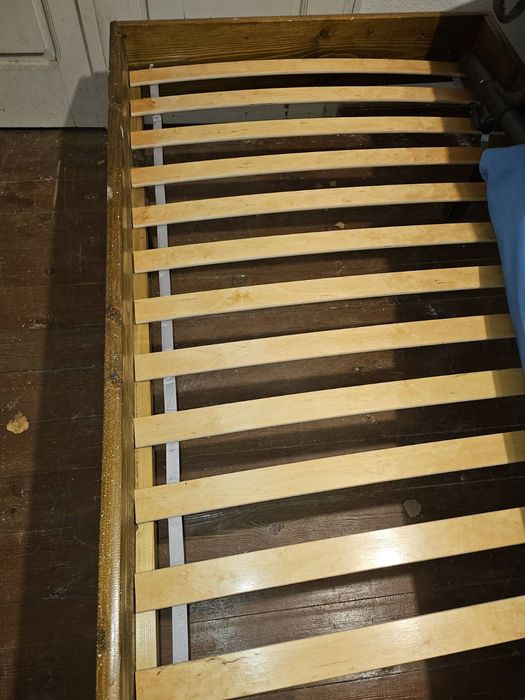 Легло от чам с подматрачна рамка