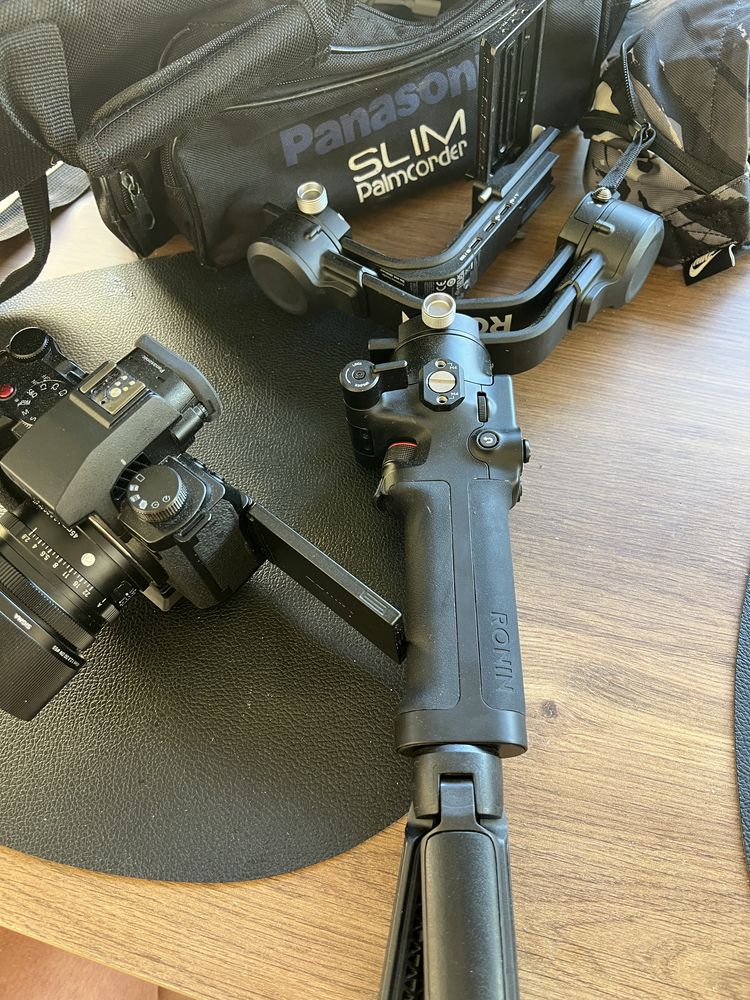 Panasonic Lumix S5 IIX + гимбъл Ronin + 2 статива + осветително тяло
