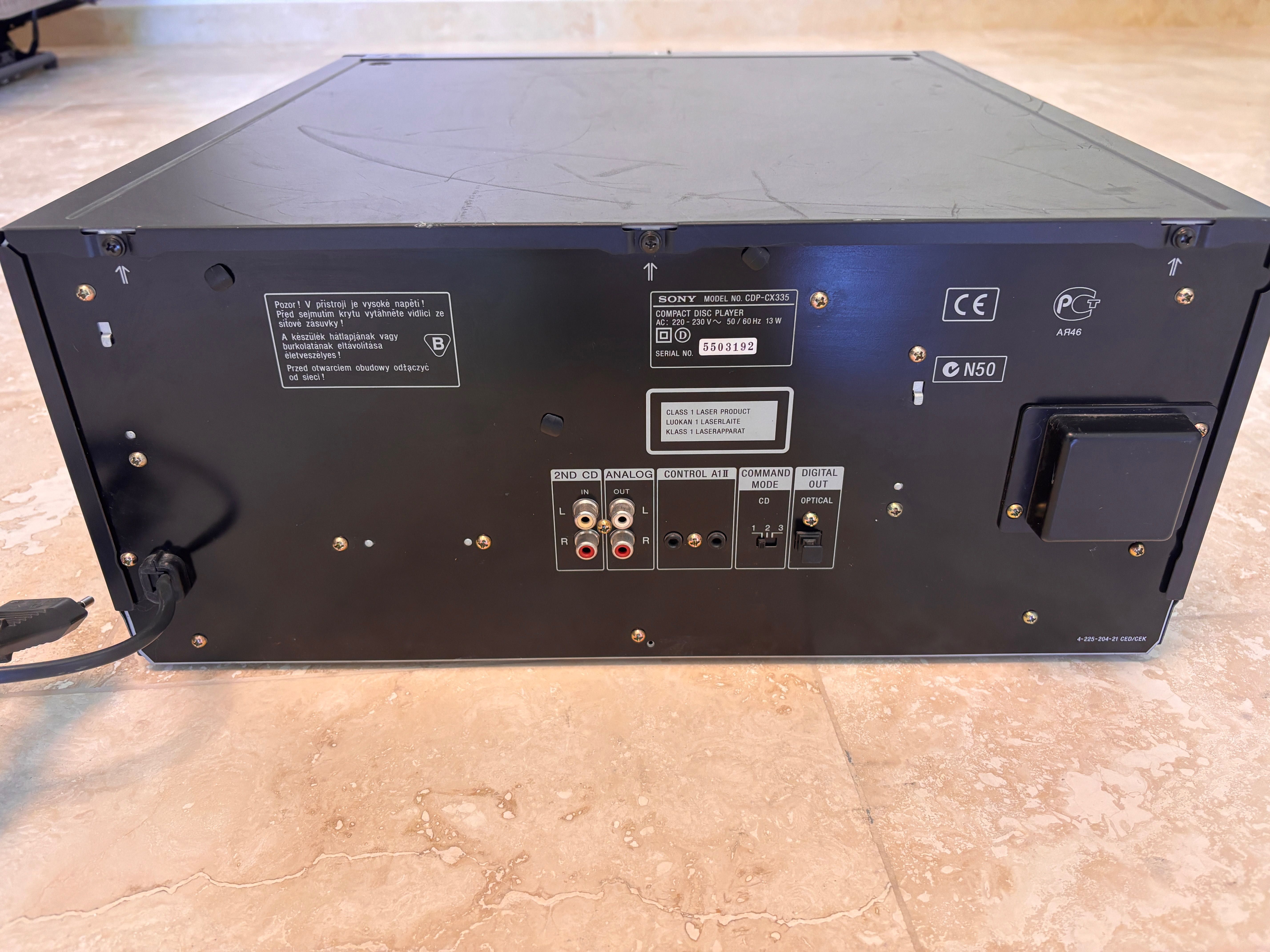 Vanzare magazie 300 de cd -uri Sony CDP - CX 335
