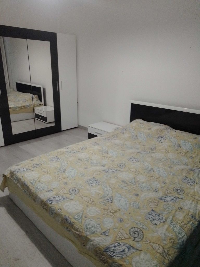 Дава се под наем Тристаен апартамент в Плевен, Дружба 1 - 120 кв.м за 357 € - Снимка #1