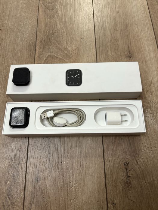 Продам зарядку apple watch
