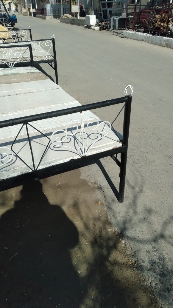Продаётся тапчан.