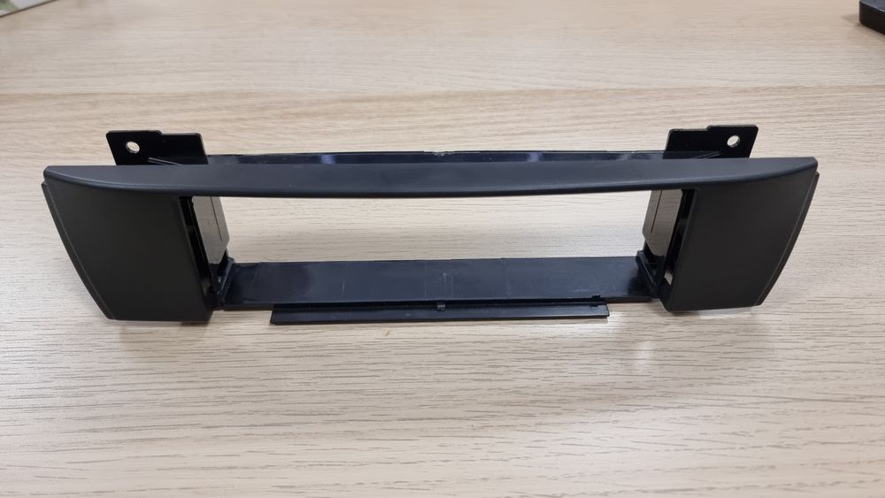 Rama BMW X3 e83 adaptor radio 2004 - 2010