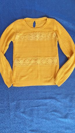 Продается свитер желтый 44р