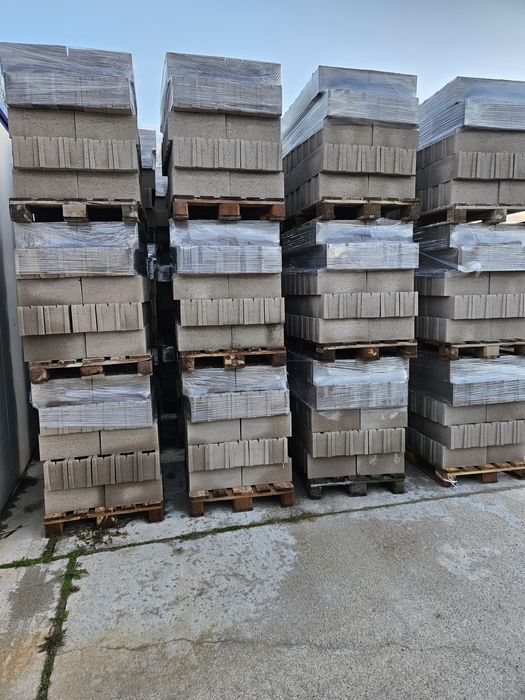 Бетонни павета, плочки и тухли