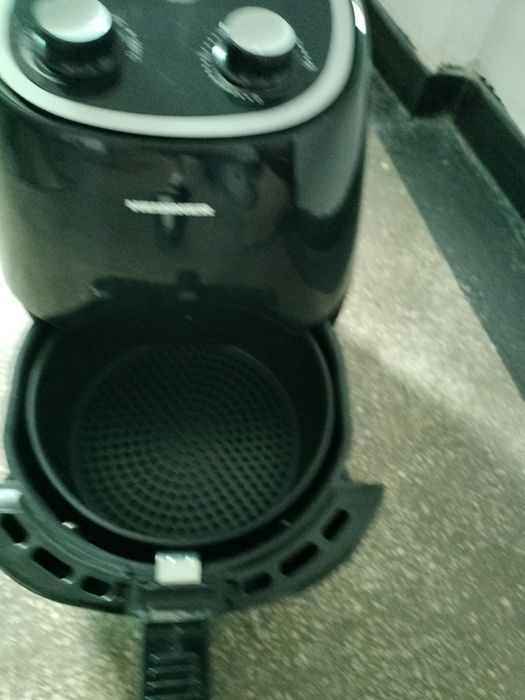 Vând aparat de cafea ptr capsule și aparat de fiert în aburi