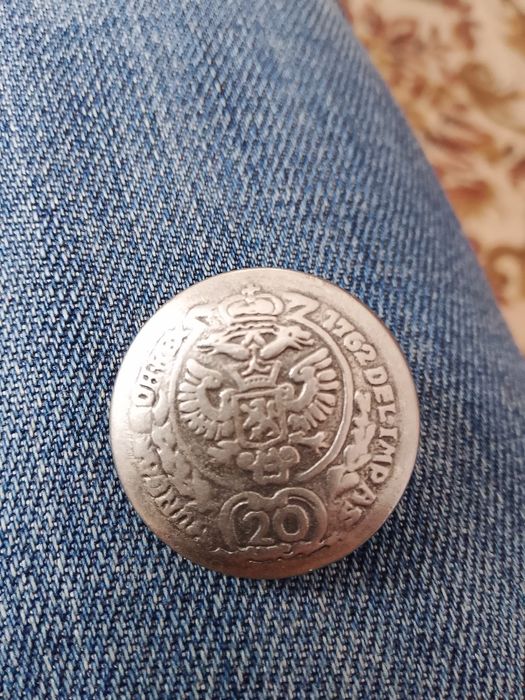 Серебряная пуговица мундира